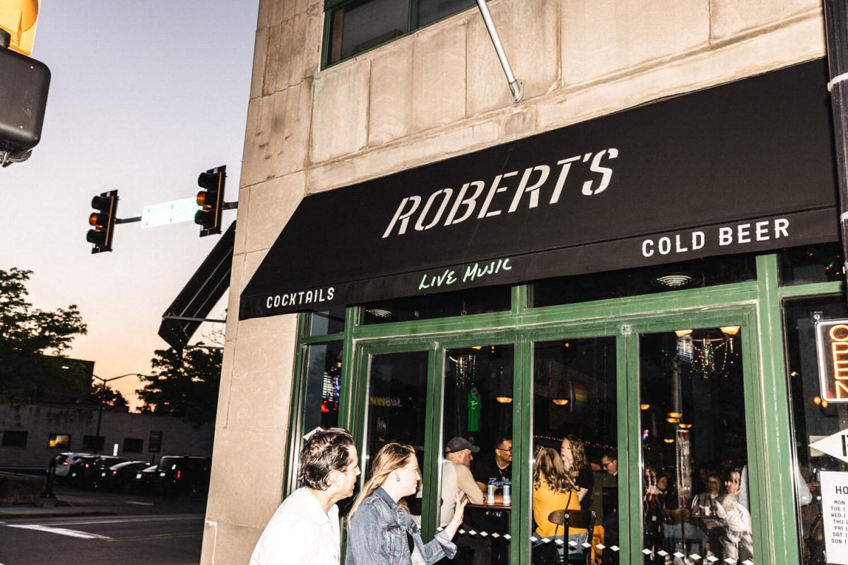 photo of storefront of Robert's Westside on Madison St in Forest Park